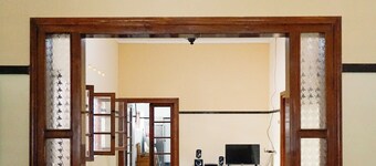 7BR Villa Kamandalu - Oase Klasik Modern di Kota Batu