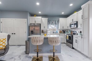 Refrigerador, microondas, horno, placa de cocina