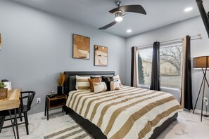 2 bedrooms, iron/ironing board, WiFi, bed sheets - Madison's Masterpiece in Downtown Tulsa-Sleeps 6 (Tulsa)