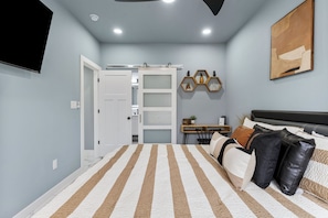 2 habitaciones, tabla de planchar con plancha, wifi y ropa de cama