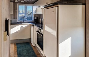Frigorífico, horno, placa de cocina y cafetera o tetera