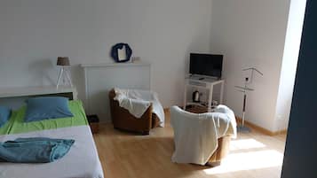 1 bedroom, iron/ironing board, free WiFi