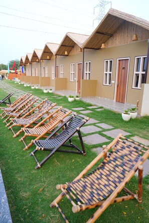 Desk, laptop workspace, free WiFi - Urban Nature Farms (Gurugram)