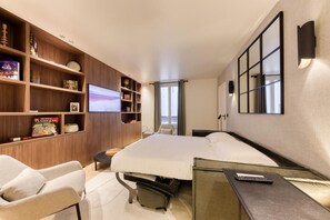 3 bedrooms, iron/ironing board, travel crib, free WiFi