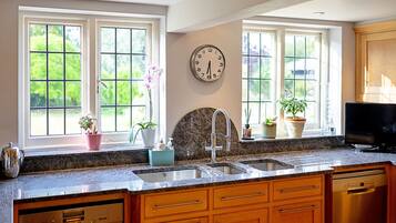 Fridge, microwave, oven, dishwasher