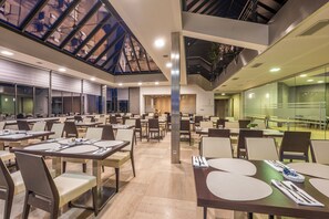 Her gün ücretli açık büfe kahvaltı