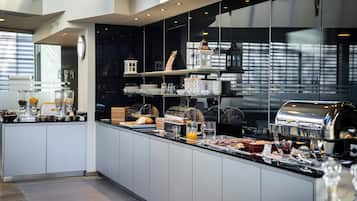 Petit déjeuner buffet (19.50 EUR par personne)