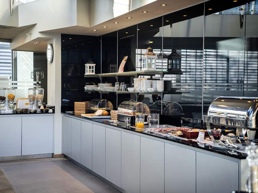 Daily buffet breakfast (EUR 22.5 per person)
