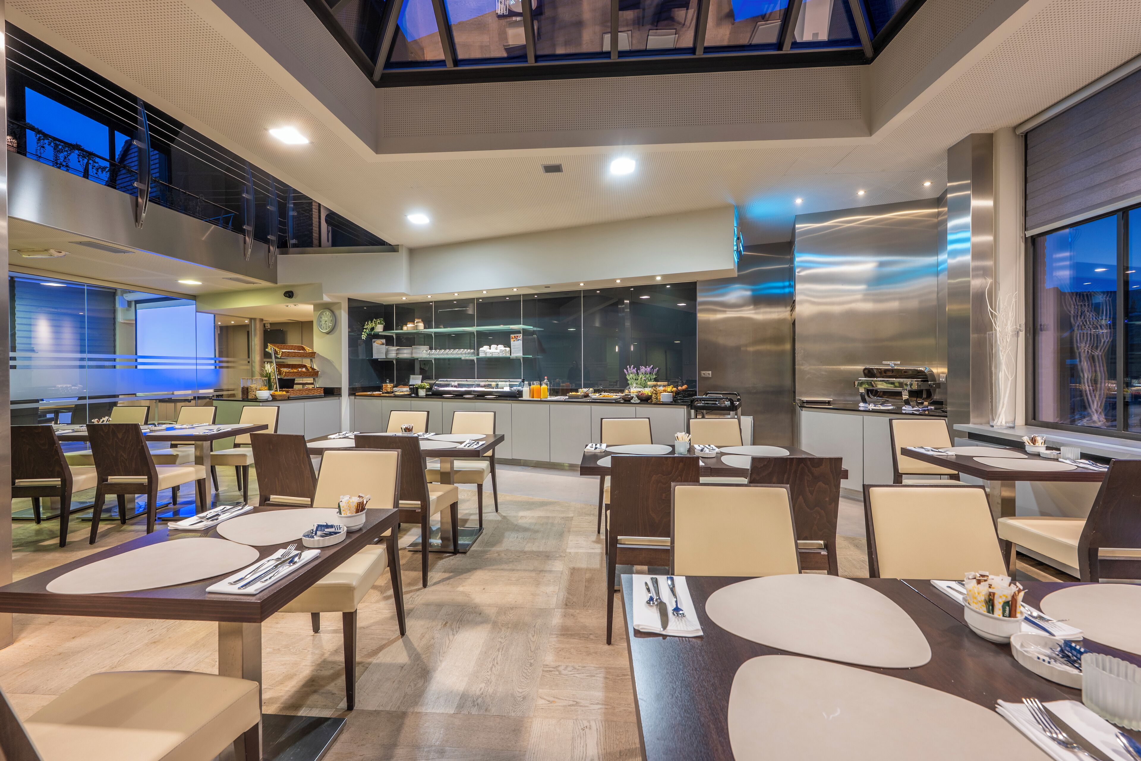 Petit déjeuner buffet (22.5 EUR par personne)