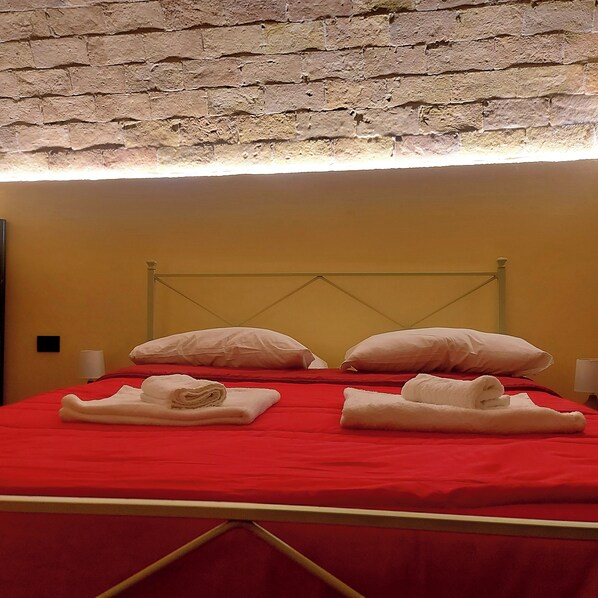 1 bedroom, WiFi, bed sheets - THE OLD CONVENT (San Gimignano)