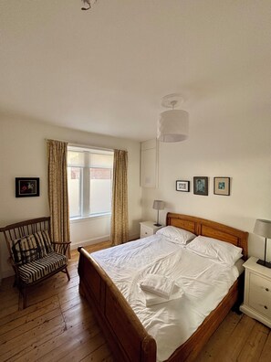 2 slaapkamers, een strijkplank/strijkijzer, wifi, beddengoed