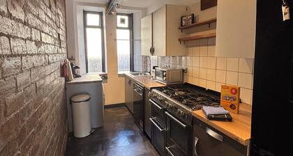 Glasgow West End, Ground Floor Main Door Apartment.