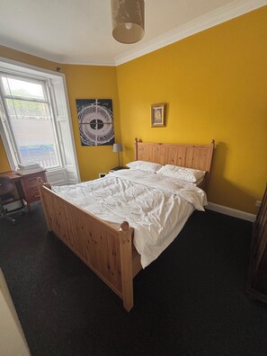 2 slaapkamers, een strijkplank/strijkijzer, wifi, beddengoed