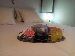 2 bedrooms, iron/ironing board, internet, bed sheets