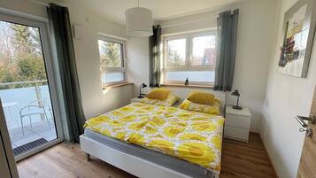 2 Schlafzimmer, Schreibtisch, Reisekinderbett, WLAN