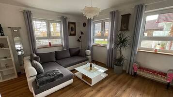 Smart-TV, DVD-Player, Bücher, Drucker