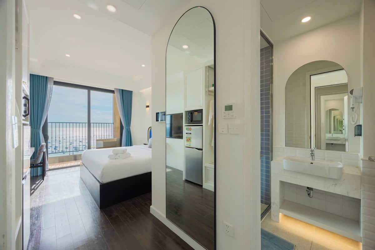 Studio, 1 King Bed, Balcony, Ocean View | 4 bedrooms, Frette Italian sheets, premium bedding, down comforters