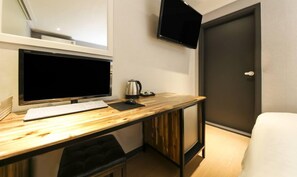 Basic Double Room, Private Bathroom, City View - ILLUWA-M (Seoul)