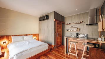 1 bedroom, desk, free WiFi, bed sheets