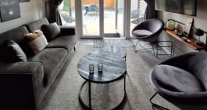 Tinyhouse / Chalet im Ferienpark Rhederlaagse Meren in NL-Lathum am See