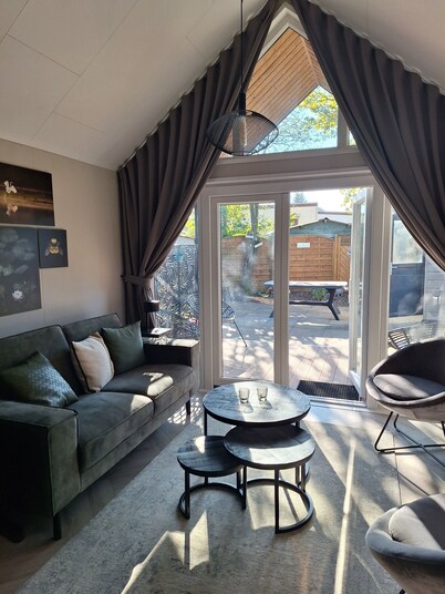 Tinyhouse / chalet at the Rhederlaagse Meren vacation park in NL-Lathum by the lake