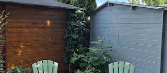 Tinyhouse / chalet at the Rhederlaagse Meren vacation park in NL-Lathum by the lake
