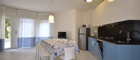 Refrigerador, microondas, parrilla de estufa y lavavajillas