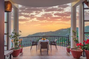 Terrace/patio - The Horizon Villa Dharamshala (Dharamshala)