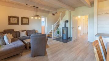 TV, fireplace, stereo