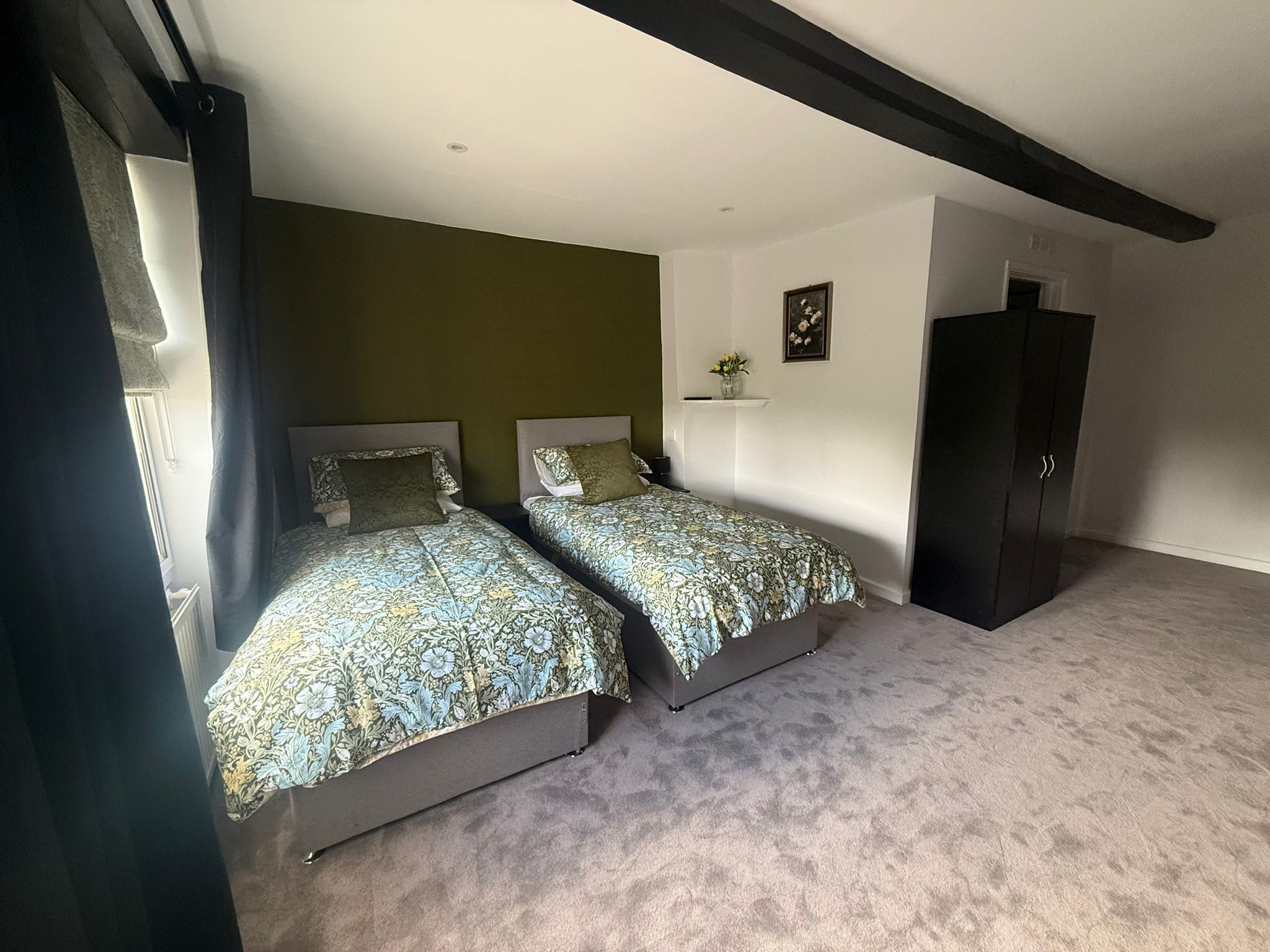 Classic Double or Twin Room | Free minibar items, blackout drapes, iron/ironing board, free WiFi