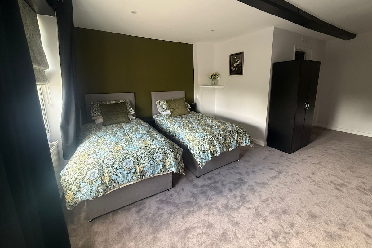 Dobbelt- eller tomannsrom – classic | Minibarvarer (inkludert), blendingsgardiner og strykejern/-brett