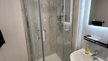 Deluxe Double or Twin Room | Bathroom | Shower, hair dryer, bathrobes, towels