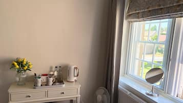 Comfort dubbelrum | Minibar med vissa gratis produkter och mörkläggningsgardiner