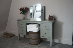 Deluxe Double Room | Free minibar items, blackout curtains, iron/ironing board, free WiFi - The White Hart (Melksham)