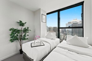 2 habitaciones, tabla de planchar con plancha, wifi y ropa de cama