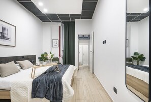 1 dormitorio, tabla de planchar con plancha, wifi y ropa de cama