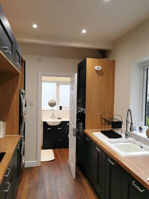 Frigorífic, microones, forn i placa de cuina