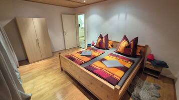 2 quartos, escrivaninha, berço de viagem, Wi-Fi de cortesia