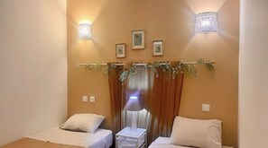 1 soverom, strykejern/-brett og sengetøy