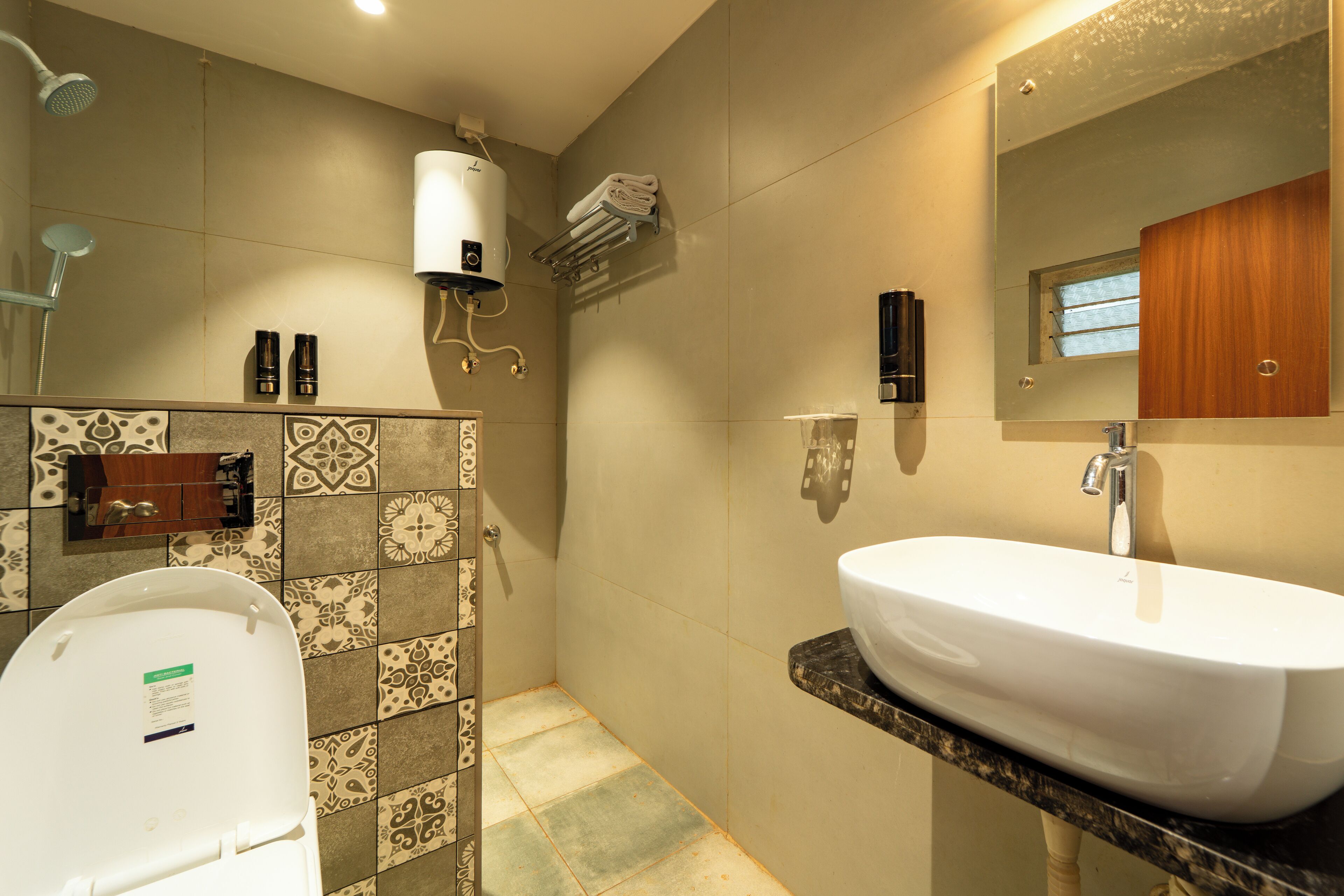 Deluxe Room, River View | Bathroom | Towels, soap, shampoo