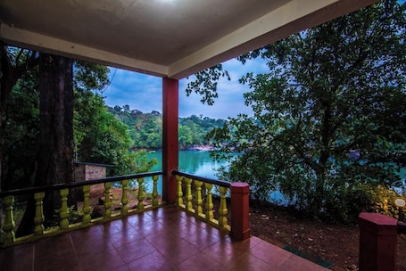 Deluxe Double or Twin Room, River View | Balcony view