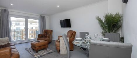 Apartment | Living area | TV