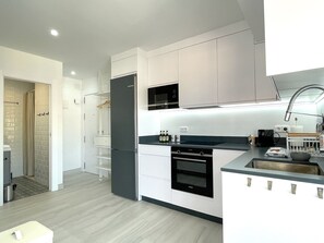 Refrigerador, microondas, horno y lavavajillas