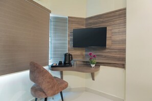 Deluxe Double Room - The Cubic Stays (Chennai)