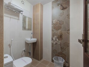 シャワー、レインフォールシャワー、バスアメニティ (無料)、タオル