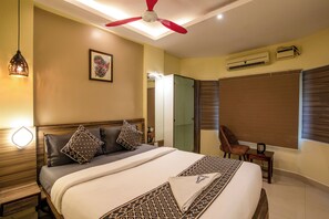 Hypo-allergenic bedding, desk, rollaway beds, free WiFi