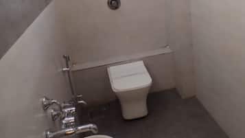 Deluxe Room | Bathroom
