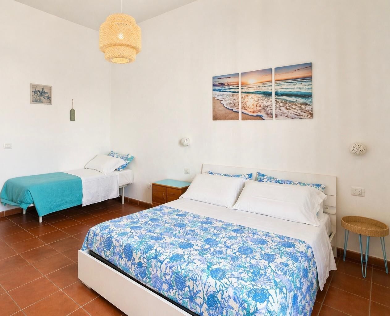 Tripla Deluxe, balcone, vista città | Con arredamento individuale, una scrivania, insonorizzazione