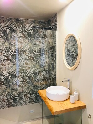 Comfort Triple Room, Balcony, City View | Bathroom - Casa Chicchella (Vieste)
