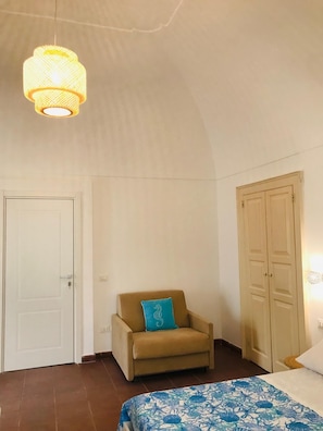 Individually furnished, desk, soundproofing, free WiFi